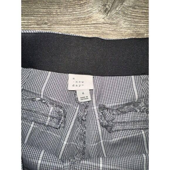 A New Day Women's Size 6 Gray Plaid Side Zip Stretch Dress Pants. NWOT. 2 - Picture 4 of 9